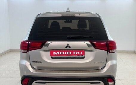 Mitsubishi Outlander III рестайлинг 3, 2019 год, 2 110 000 рублей, 3 фотография
