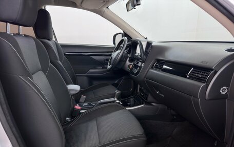 Mitsubishi Outlander III рестайлинг 3, 2019 год, 2 110 000 рублей, 11 фотография