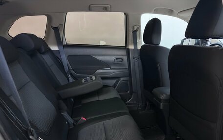 Mitsubishi Outlander III рестайлинг 3, 2019 год, 2 110 000 рублей, 12 фотография