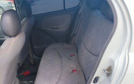 Toyota Platz, 2001 год, 250 000 рублей, 8 фотография