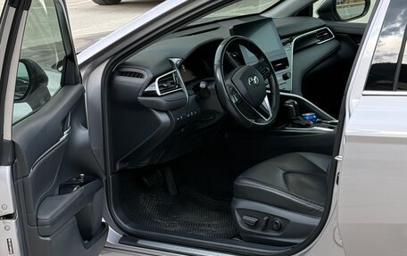 Toyota Camry, 2022 год, 3 500 000 рублей, 10 фотография