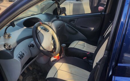 Toyota Yaris I рестайлинг, 2000 год, 320 000 рублей, 16 фотография