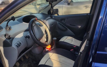 Toyota Yaris I рестайлинг, 2000 год, 320 000 рублей, 17 фотография