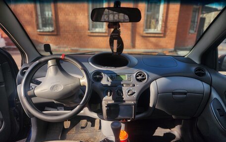 Toyota Yaris I рестайлинг, 2000 год, 320 000 рублей, 20 фотография