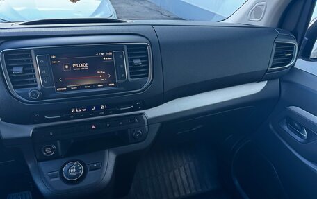 Opel Zafira Life I, 2021 год, 3 450 000 рублей, 15 фотография