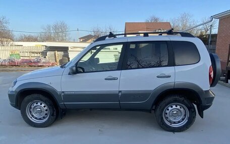 Chevrolet Niva I рестайлинг, 2018 год, 960 000 рублей, 7 фотография