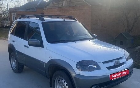 Chevrolet Niva I рестайлинг, 2018 год, 960 000 рублей, 2 фотография