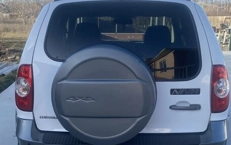 Chevrolet Niva I рестайлинг, 2018 год, 960 000 рублей, 5 фотография