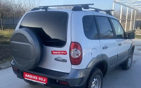 Chevrolet Niva I рестайлинг, 2018 год, 960 000 рублей, 4 фотография