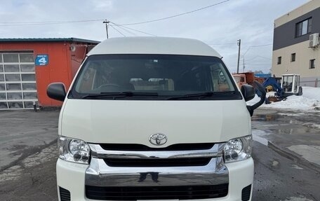 Toyota HiAce H200, 2019 год, 4 300 000 рублей, 2 фотография