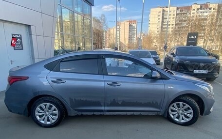 Hyundai Solaris II рестайлинг, 2017 год, 929 000 рублей, 3 фотография