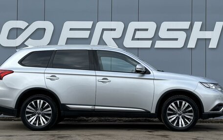 Mitsubishi Outlander III рестайлинг 3, 2019 год, 2 129 000 рублей, 5 фотография