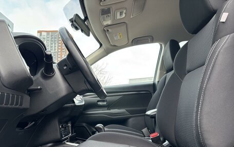 Mitsubishi Outlander III рестайлинг 3, 2019 год, 2 129 000 рублей, 8 фотография