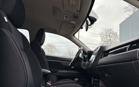 Mitsubishi Outlander III рестайлинг 3, 2019 год, 2 129 000 рублей, 10 фотография