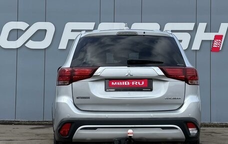 Mitsubishi Outlander III рестайлинг 3, 2019 год, 2 129 000 рублей, 4 фотография