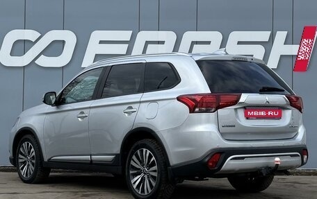 Mitsubishi Outlander III рестайлинг 3, 2019 год, 2 129 000 рублей, 2 фотография