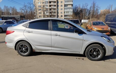 Hyundai Solaris II рестайлинг, 2013 год, 420 000 рублей, 3 фотография