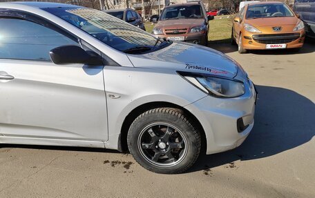 Hyundai Solaris II рестайлинг, 2013 год, 420 000 рублей, 19 фотография