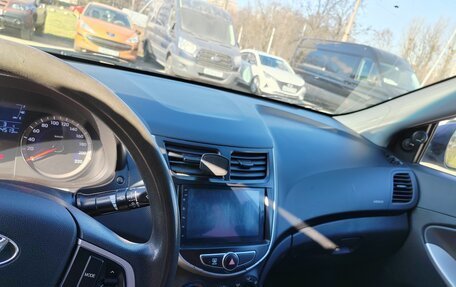 Hyundai Solaris II рестайлинг, 2013 год, 420 000 рублей, 24 фотография