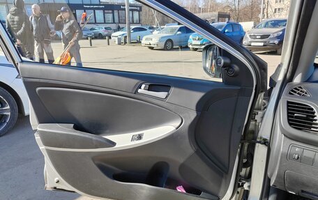 Hyundai Solaris II рестайлинг, 2013 год, 420 000 рублей, 31 фотография