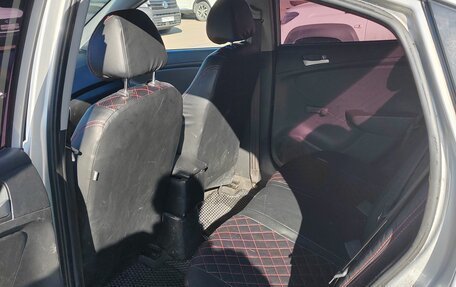 Hyundai Solaris II рестайлинг, 2013 год, 420 000 рублей, 28 фотография