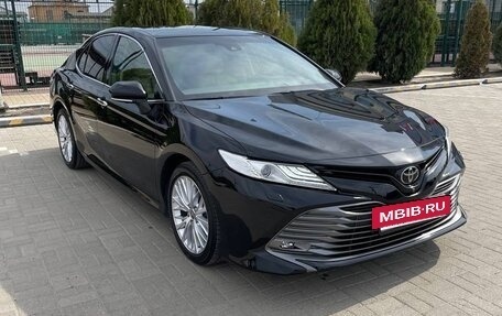 Toyota Camry, 2020 год, 3 750 000 рублей, 2 фотография
