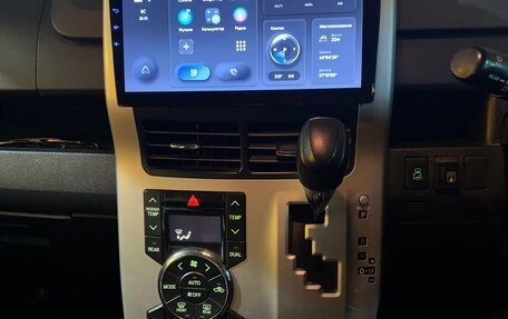 Toyota Voxy II, 2010 год, 1 350 000 рублей, 9 фотография