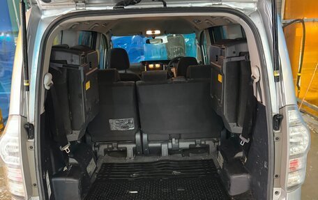 Toyota Voxy II, 2010 год, 1 350 000 рублей, 6 фотография