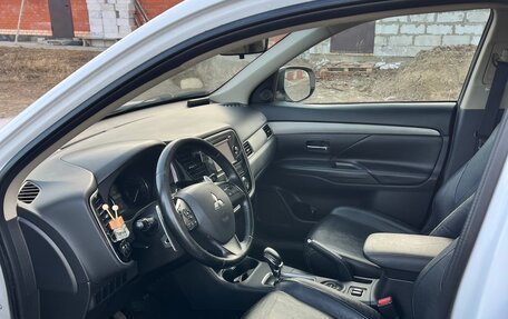 Mitsubishi Outlander III рестайлинг 3, 2013 год, 1 220 000 рублей, 11 фотография