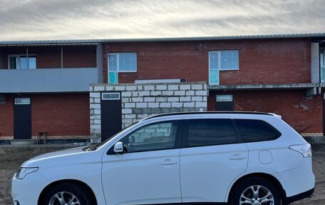 Mitsubishi Outlander III рестайлинг 3, 2013 год, 1 220 000 рублей, 2 фотография