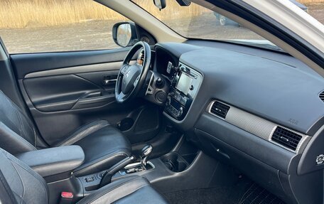 Mitsubishi Outlander III рестайлинг 3, 2013 год, 1 220 000 рублей, 8 фотография