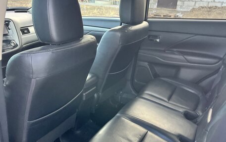 Mitsubishi Outlander III рестайлинг 3, 2013 год, 1 220 000 рублей, 10 фотография