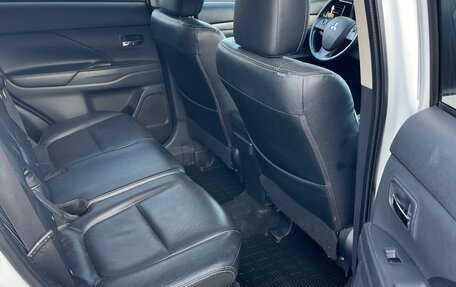 Mitsubishi Outlander III рестайлинг 3, 2013 год, 1 220 000 рублей, 9 фотография