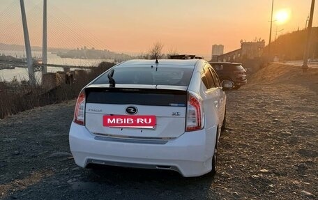 Toyota Prius, 2014 год, 1 111 111 рублей, 2 фотография