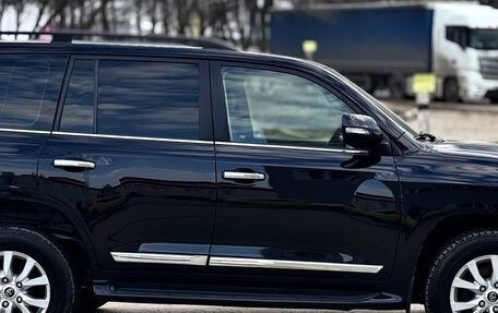 Toyota Land Cruiser 200, 2016 год, 5 750 000 рублей, 3 фотография