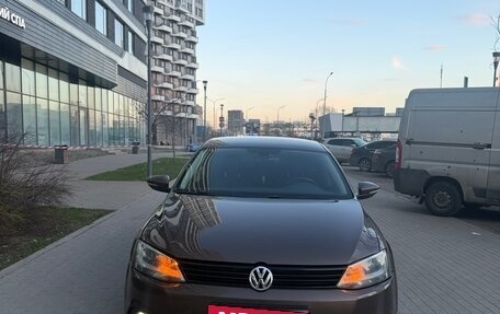 Volkswagen Jetta VI, 2013 год, 1 130 000 рублей, 2 фотография