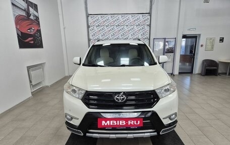 Toyota Highlander III, 2011 год, 1 796 000 рублей, 2 фотография