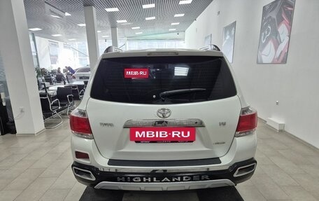 Toyota Highlander III, 2011 год, 1 796 000 рублей, 6 фотография