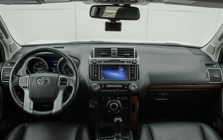 Toyota Land Cruiser Prado 150 рестайлинг 2, 2017 год, 4 900 000 рублей, 11 фотография