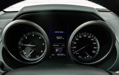 Toyota Land Cruiser Prado 150 рестайлинг 2, 2017 год, 4 900 000 рублей, 13 фотография