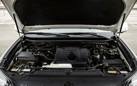 Toyota Land Cruiser Prado 150 рестайлинг 2, 2017 год, 4 900 000 рублей, 10 фотография