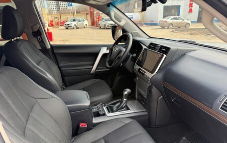 Toyota Land Cruiser Prado 150 рестайлинг 2, 2017 год, 4 950 000 рублей, 2 фотография