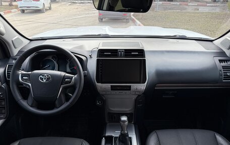 Toyota Land Cruiser Prado 150 рестайлинг 2, 2017 год, 4 950 000 рублей, 10 фотография