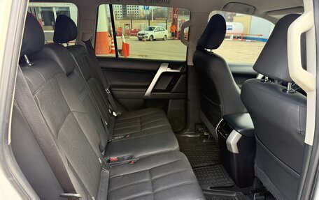 Toyota Land Cruiser Prado 150 рестайлинг 2, 2017 год, 4 950 000 рублей, 11 фотография