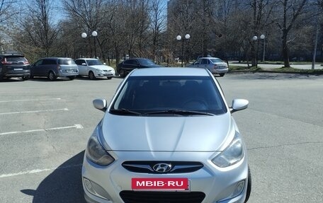 Hyundai Solaris II рестайлинг, 2013 год, 620 000 рублей, 3 фотография