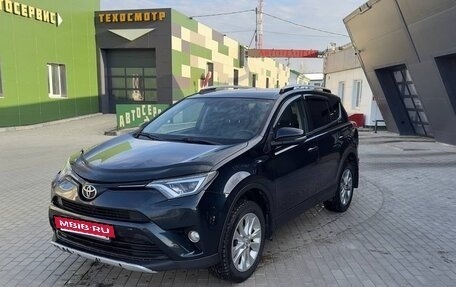 Toyota RAV4, 2018 год, 2 900 000 рублей, 10 фотография
