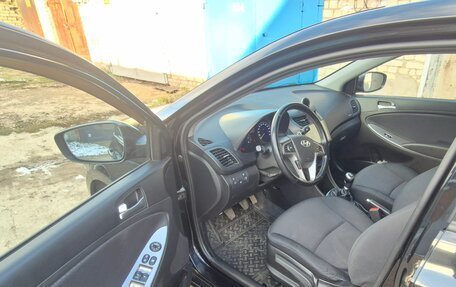 Hyundai Solaris II рестайлинг, 2015 год, 970 000 рублей, 12 фотография