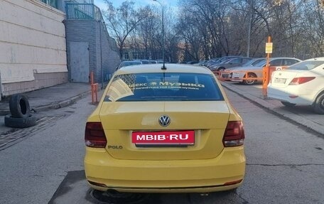 Volkswagen Polo VI (EU Market), 2018 год, 475 000 рублей, 2 фотография