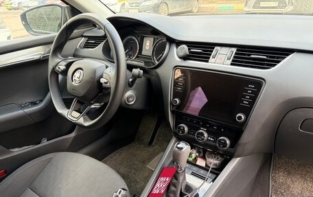 Skoda Octavia, 2017 год, 1 950 000 рублей, 10 фотография