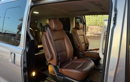 Hyundai Grand Starex Grand Starex I рестайлинг 2, 2019 год, 3 920 000 рублей, 17 фотография
